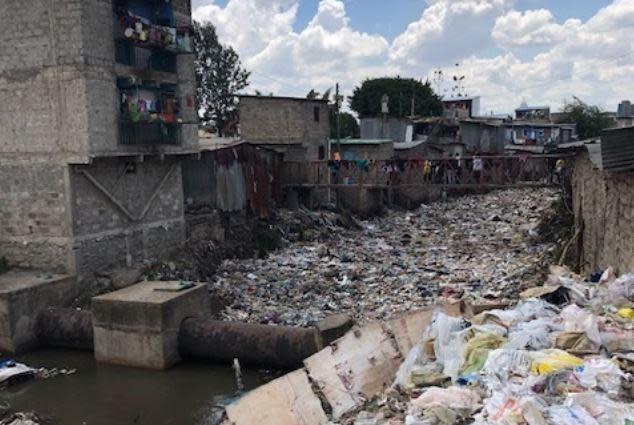 A river in Nairobi, Kenya, clogged with plastic and other garbage. / Credit: CBS/Debora Patta