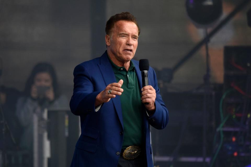 Natürlich sieht man dem ewigen Action-Hero Arnold Schwarzenegger sein Alter inzwischen an. Aber mit welchem Elan der 75-jährige Ex-Gouverneur von Kalifornien sich mit Donald Trump anlegte und für Klimaschutz wirbt, ist beeindruckend - und lässt "Arnie" glatt jünger wirken. (Bild: Getty Images/Thomas Kronsteiner)