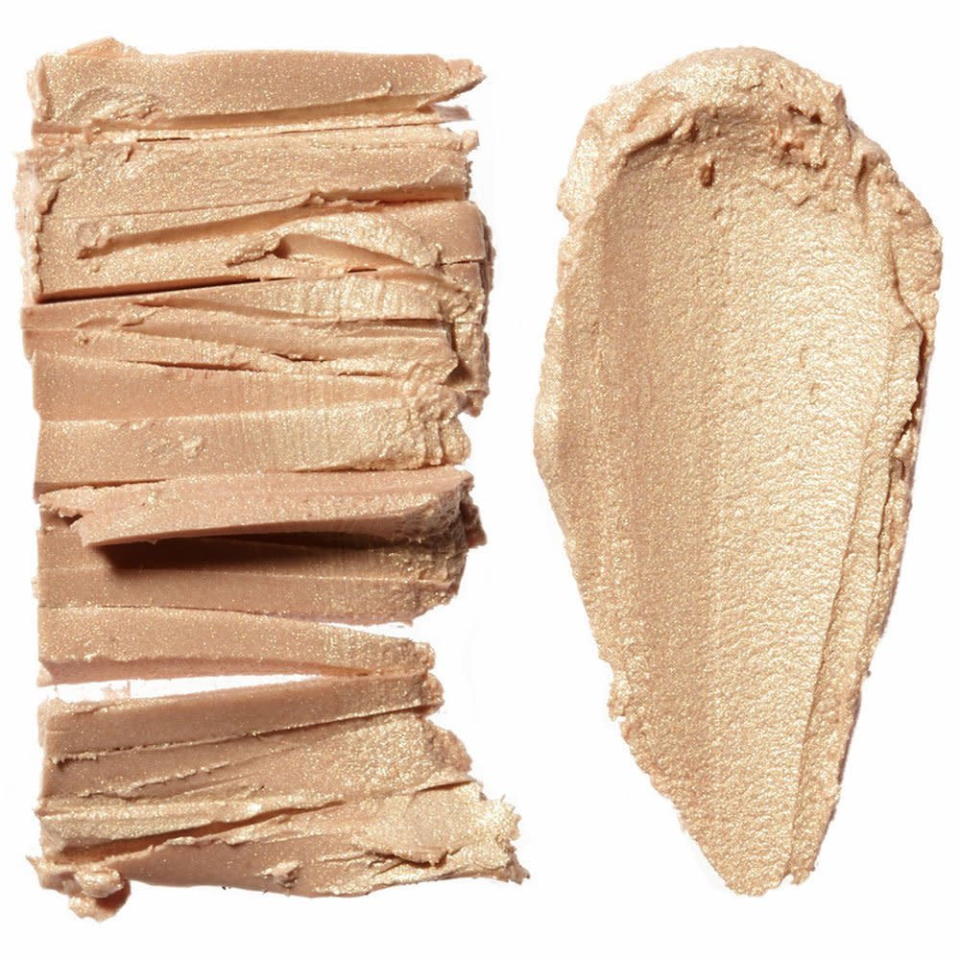 <p><b>Glow factor: Just-done-with-gym healthy glow</b> </p><p>This is exactly what you need to mimic that healthy sheen models have been sporting on catwalks the last few seasons. I prefer to use my fingers to tap on and blend this creamy champagne-toned highlighter over my foundation at all the high points that the light would naturally hit. Since it is a creamy texture, you may want to avoid it if you have oily skin but it works beautifully on dry skin. </p>