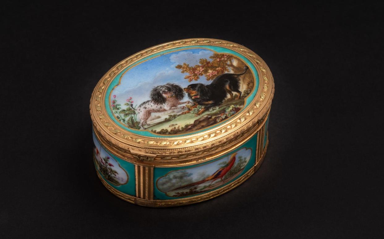 Sèvres porcelain gold box c. 1760 that once belonged to Madame de Pompadour, afterJean-Jacques Bachelier Attributed to Louis Denis Armand l'aîné - Waddesdon (National Trust) Bequest of James de Rothschild, 1957