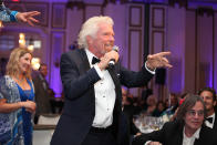 <p>Richard Branson, allevatore di uccelli. Il fondatore di Virgin a 11 anni, insieme ad un amico, allevava piccoli pappagalli per poi rivenderli ai compagni di classe come animali domestici. (Photo by Kelly Sullivan/Getty Images for The Ocean Gala) </p>