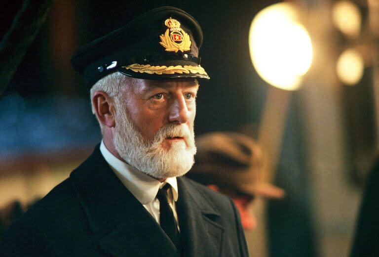 Bernard Hill en el rol del capitán del Titanic