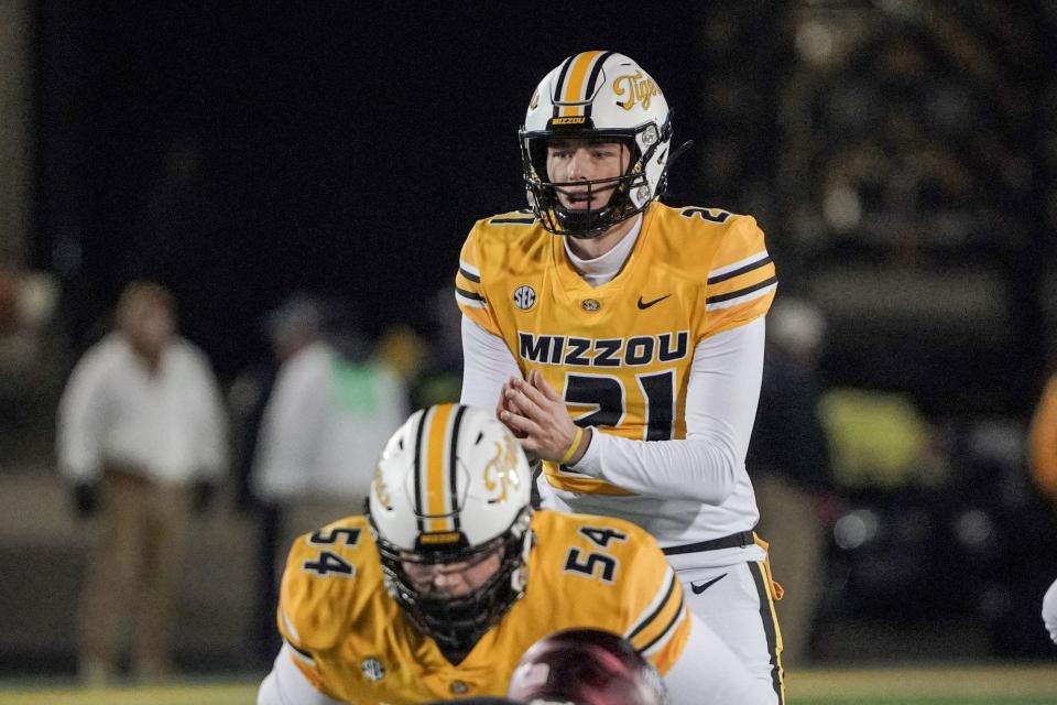 Missouri Tigers quarterback Sam Horn (21) against the New Mexico State Aggies during the game at Faurot Field at Memorial Stadium.