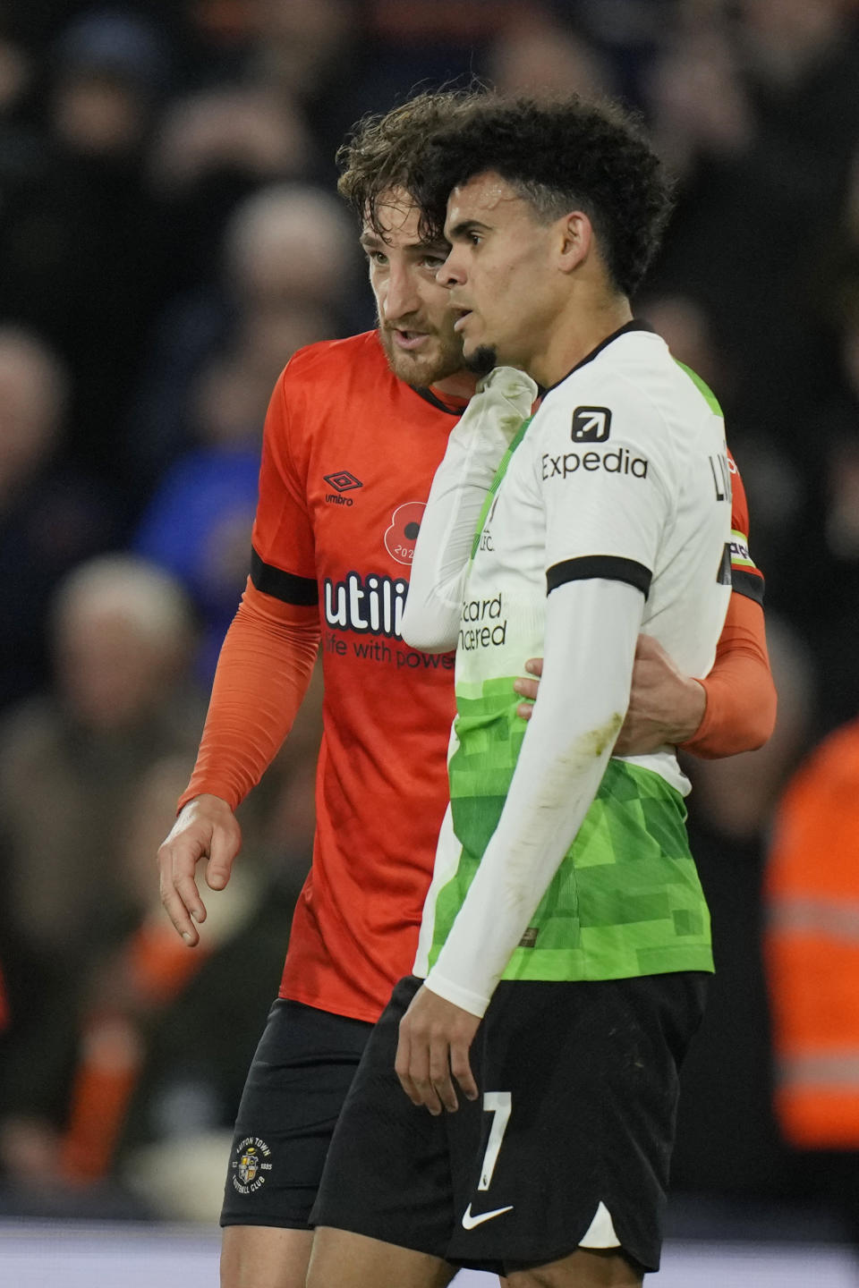 Liverpool's Luis Diaz hugs with Luton Town's Tom Lockyer at the end of the English Premier League soccer match between Luton Town and Liverpool, at Kenilworth Road, in Luton, England, Sunday, Nov. 5, 2023. (Alastair Grant)