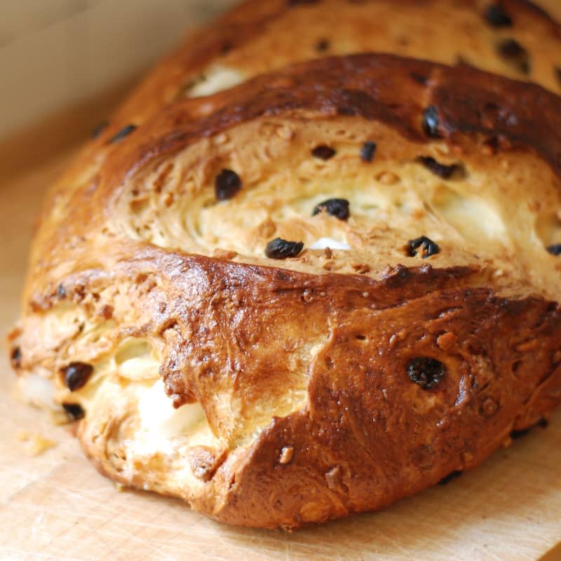 Easter Bread with Raisins and Sugar Cubes (Aachener Poschweck)