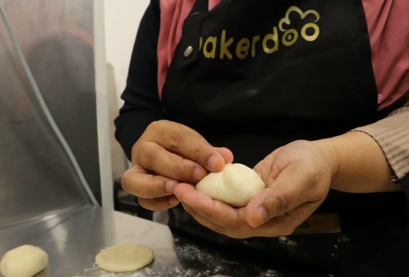 bakerdoo - closeup of bun kneading