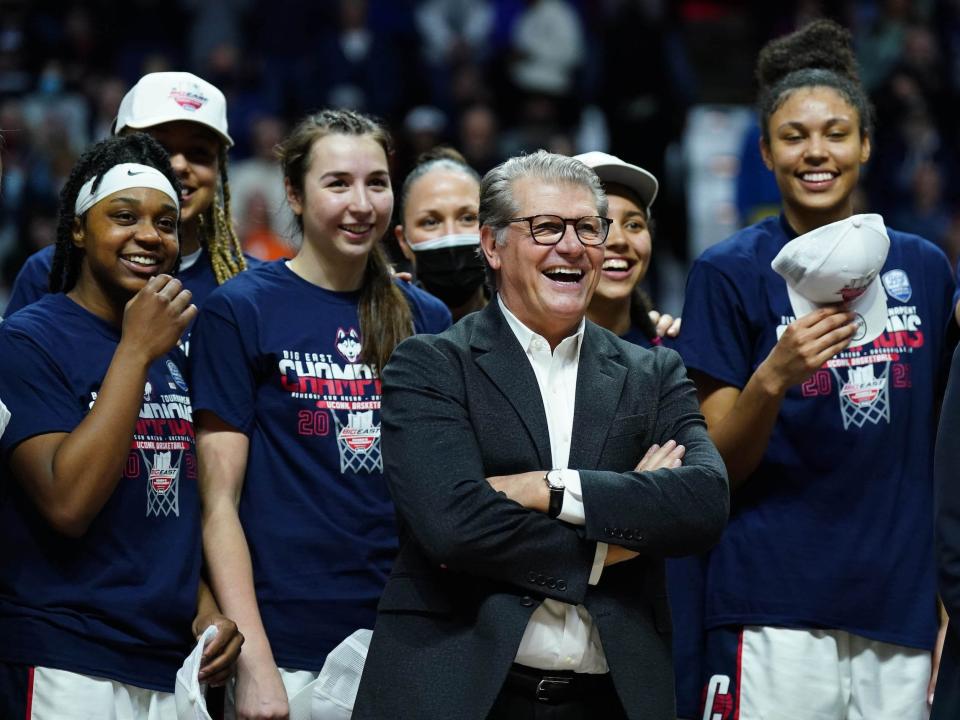 Geno Auriemma and the UConn Huskies celebrate winning the 2022 Big East tournament.