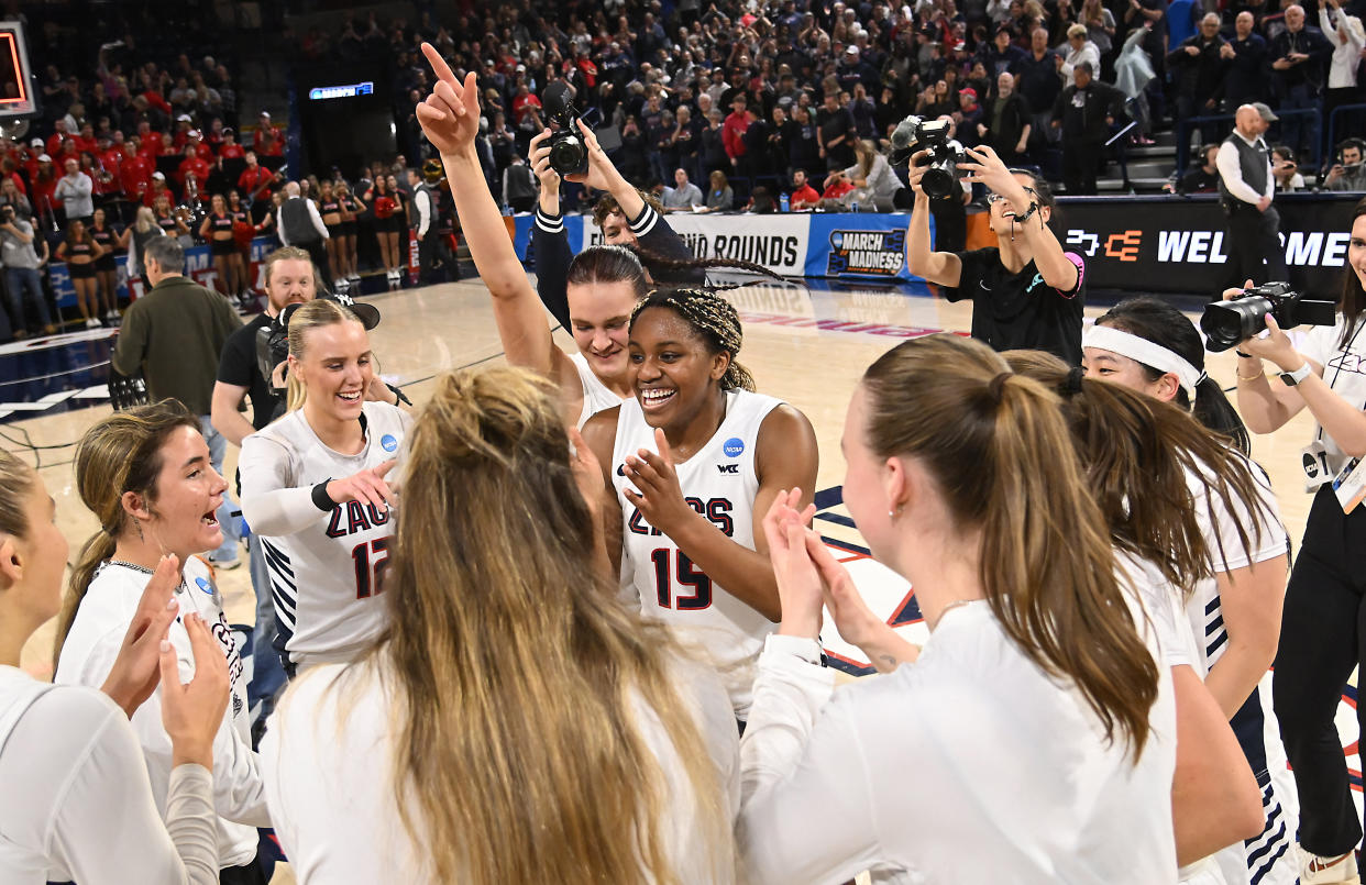Gonzaga advances to face Texas in the Sweet 16. (Robert Johnson/Getty Images)