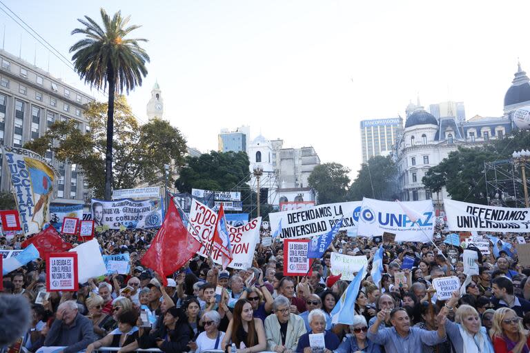 Los manifestantes terminaron la marcha en la Plaza de Mayo