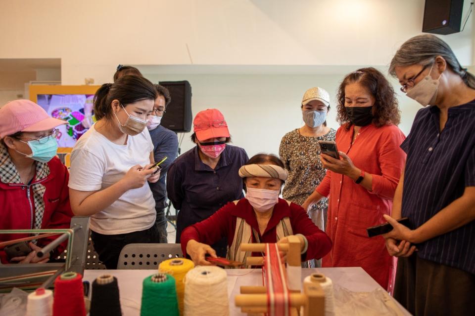 110年度行動成果展邀集部大講師辦理體驗型課程。   圖：新北市原民局提供