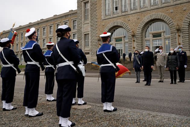 <p>Emmanuel Macron a rencontré des mousses, mardi à Brest.</p>