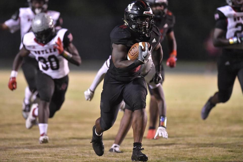 Rolesville’s Devon Thomas (0) sprints for the touchdown during the second half on the game versus Butler. The Rolesville Rams and the Butler Bulldogs met in a non-conference football game in Rolesville N.C. on August 18, 2023.