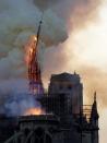 <p>C’est l’une des photographies les plus fortes de cet incendie de Notre-Dame : la flèche qui s’écroule. C’est d’ailleurs cette image que <em>Libération</em> a choisi de mettre en une de son édition du 16 avril. </p>