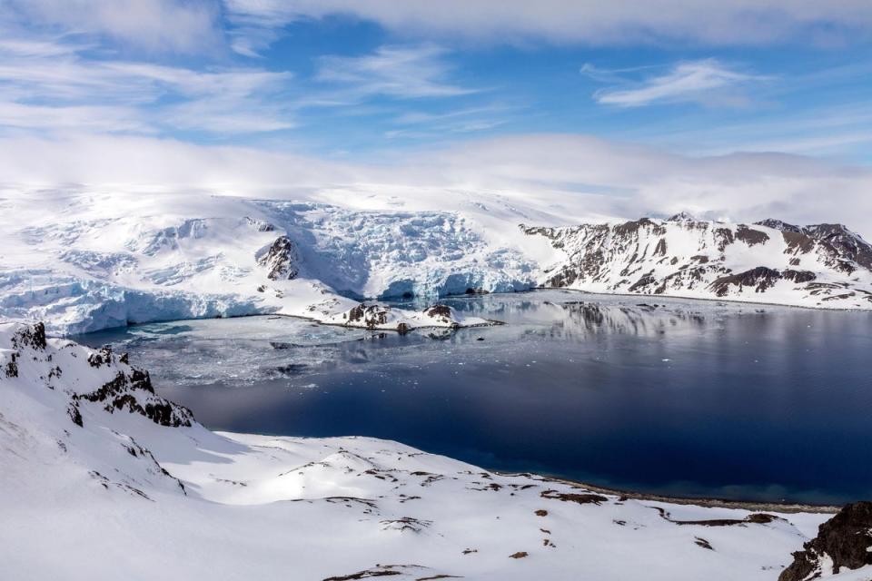 Admiralty Bay; King George Island covered in snow and ice (Alamy Stock Photo)