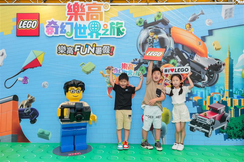 台灣樂高於7月29日至8月13日，在統一時代百貨台北店2樓夢廣場，打造「樂高奇幻世界之旅」異國情境體驗。（圖／品牌業者提供）