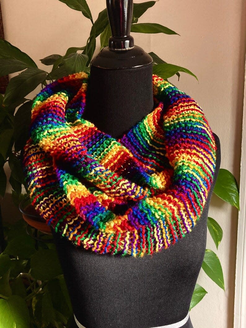MomMeKnits sells hand-knit and hand-crocheted creations for you, for the baby or the home.