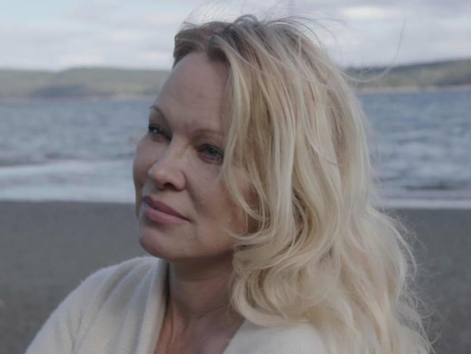 Pamela Anderson in der Doku "Pamela: Eine Liebesgeschichte". (Bild: Netflix 2023 )