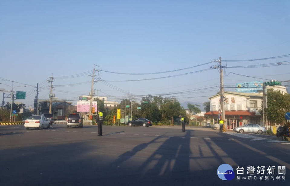 龍潭警察分局因應中秋佳節連續假期，針對轄區易壅塞路段研擬規劃交通疏導作為。