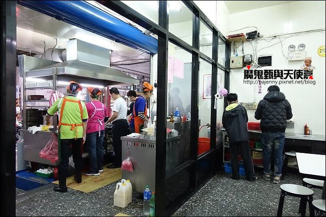 《捷運板南線/板橋車站美食》板橋大仁街鼎庭牛排館大庭牛排~板橋排隊平價牛排