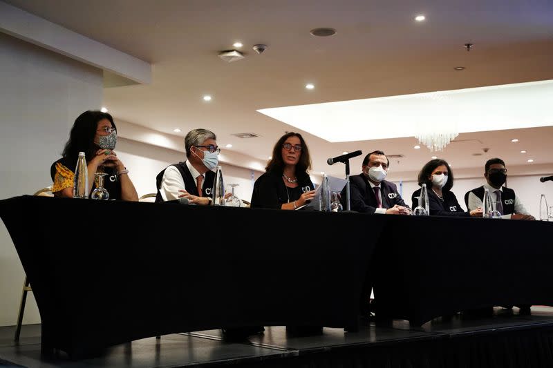 Antonia Urrejola, presidenta de la Comisión Interamericana de Derechos Humanos (CIDH) atiende una conferencia de prensa en Bogotá