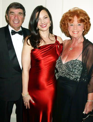 <p>Gregory Pace/FilmMagic</p> Fran Drescher with her father Morty and mother Sylvia.
