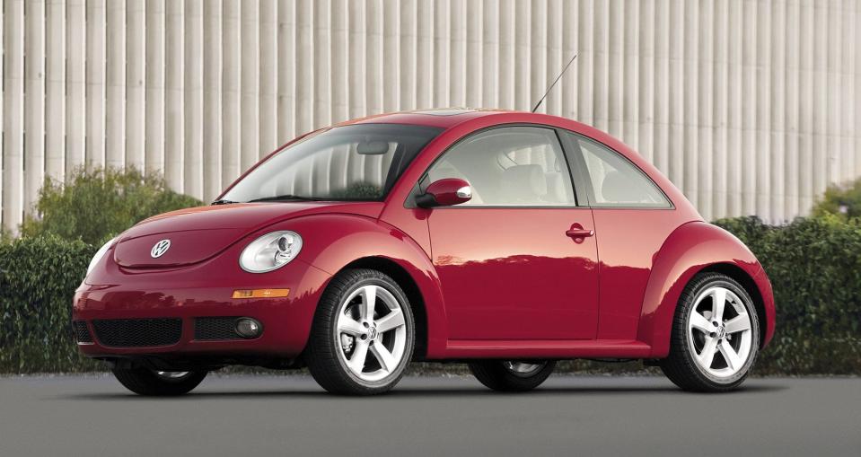 The 2006 Volkswagen New Beetle 2.5 coupe.