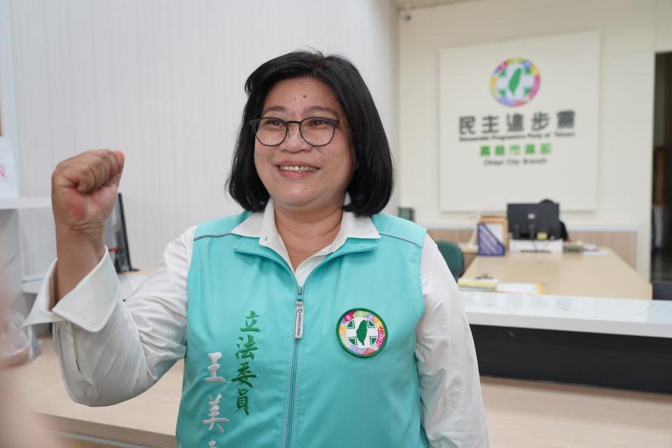 有民進黨女戰神之稱的立委王美惠完成初選登記。(服務處提供)