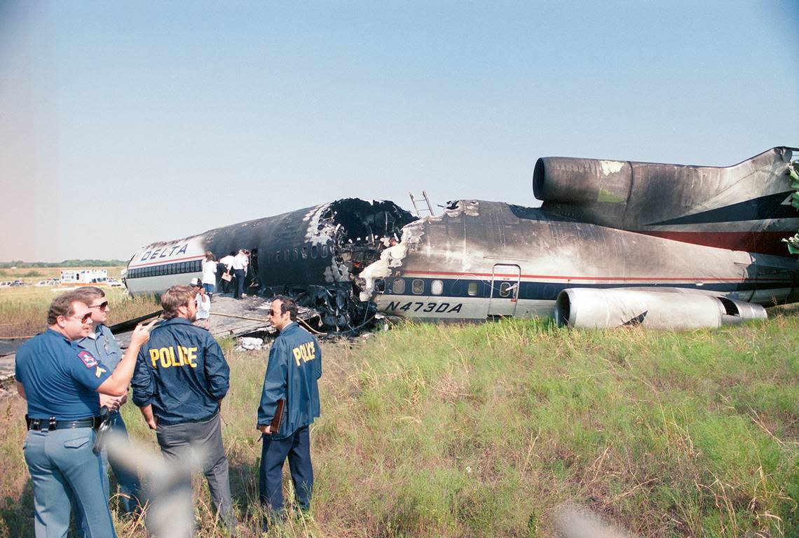 Aug. 31, 1988: Investigators at the crash of Delta 1141 at Dallas-Fort Worth International Airport. Most of the deaths occurred in the rear of the plane.