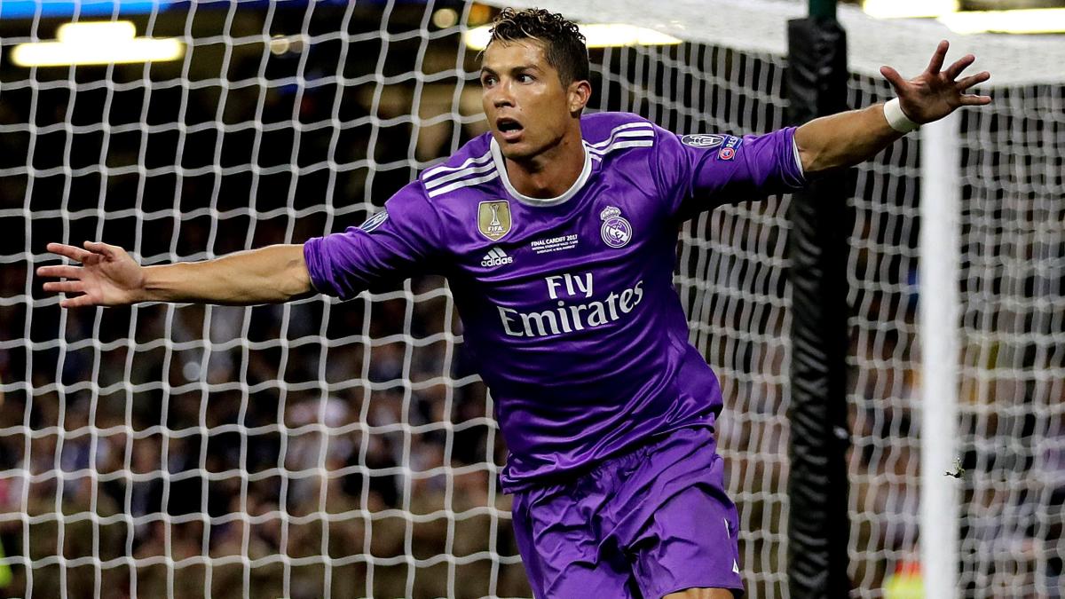 Cristiano Ronaldo's stunning bicycle kick goal helps Real Madrid walk over  Juventus, The Independent