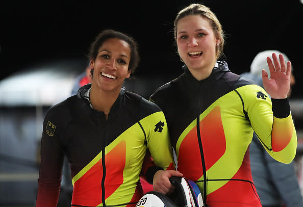 Favoriten sind aber eher diese Damen. Mariama Jamanka und Lisa Buckwitz gingen als Führende in den entscheidenden Lauf.