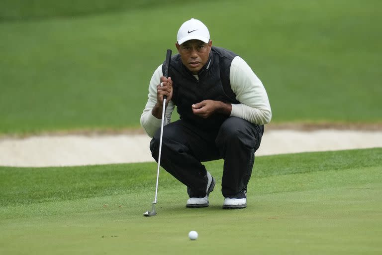 Tiger Woods no quedó a gusto con su juego, pero fue aclamado tras cada buena acción y terminó alcanzado el récord de 23 cortes clasificatorios sucesivos superados en Augusta, que compartían Gary Player y Fred Couples.