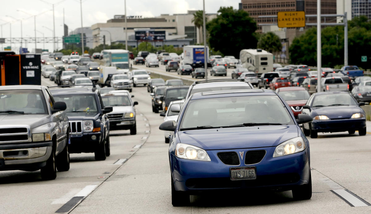 The US lays out a road safety plan that will see cars ‘talk’ to each other