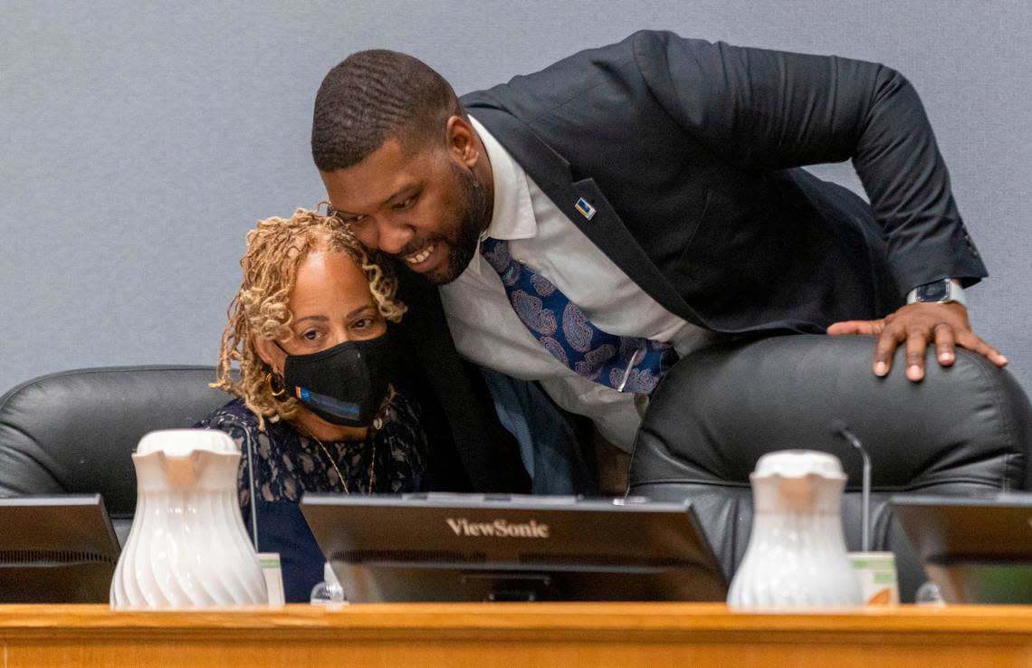 Durham council member Leonardo Williams embraces Durham Mayor Elaine O’Neal prior to their meeting on Monday, April 18, 2022 at City Hall in Durham, N.C.