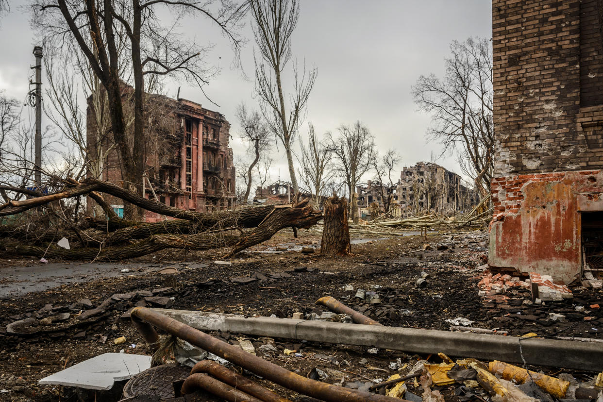 Damage in Mariupol, Ukraine. (Evgeny Sosnovsky)