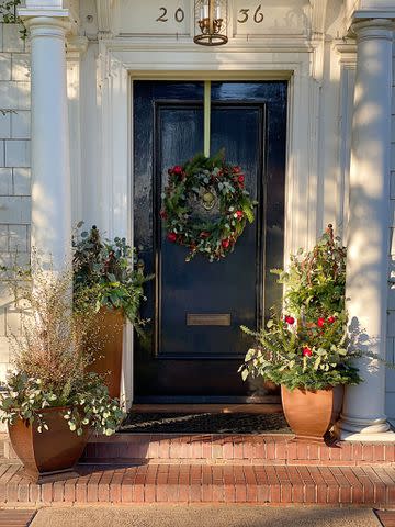 <p><a href="https://my100yearoldhome.com/christmas-crafting-how-to-style-your-front-porch/" data-component="link" data-source="inlineLink" data-type="externalLink" data-ordinal="1">My 100 Year Old Home</a></p>