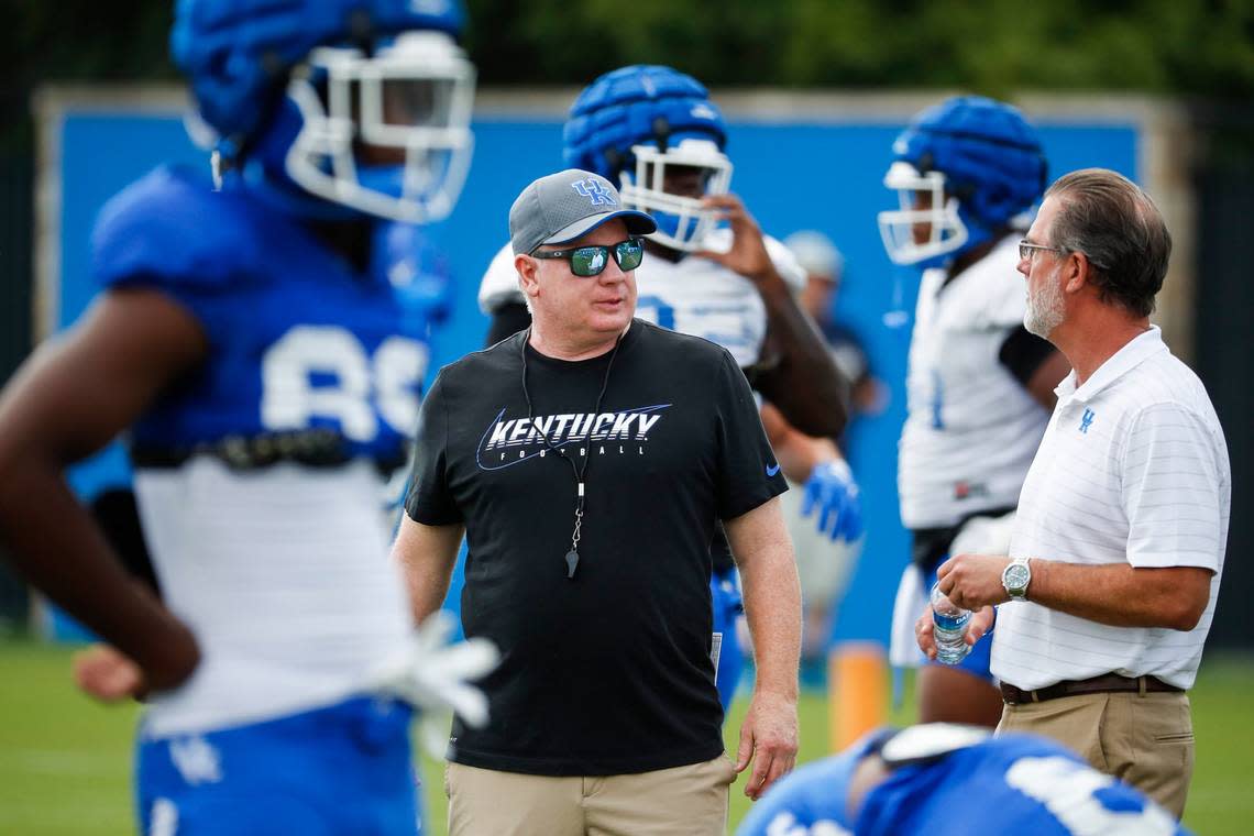 Kentucky football coach Mark Stoops will tie Paul “Bear” Bryant for most wins in program history with his first 2022 victory.