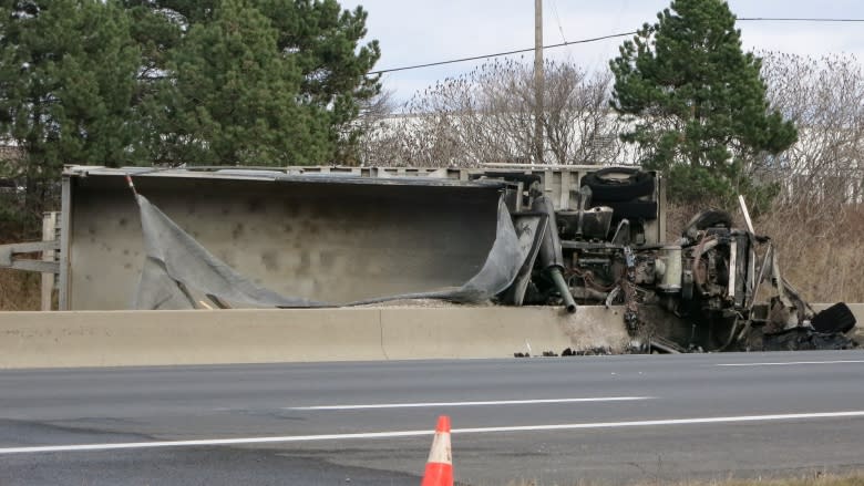 All lanes of Hwy 401 re-open after fatal truck crash near Bowmanville