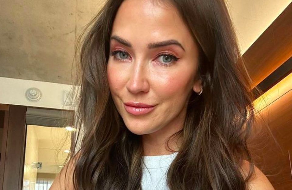 Kaitlyn Bristowe Shows Off Spray Tan Lines In 2 Vibrant Swimsuits Stunning