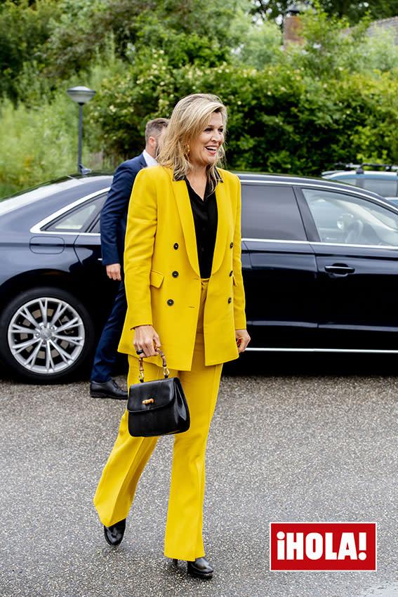 Máxima de Holanda con traje amarillo de Zara