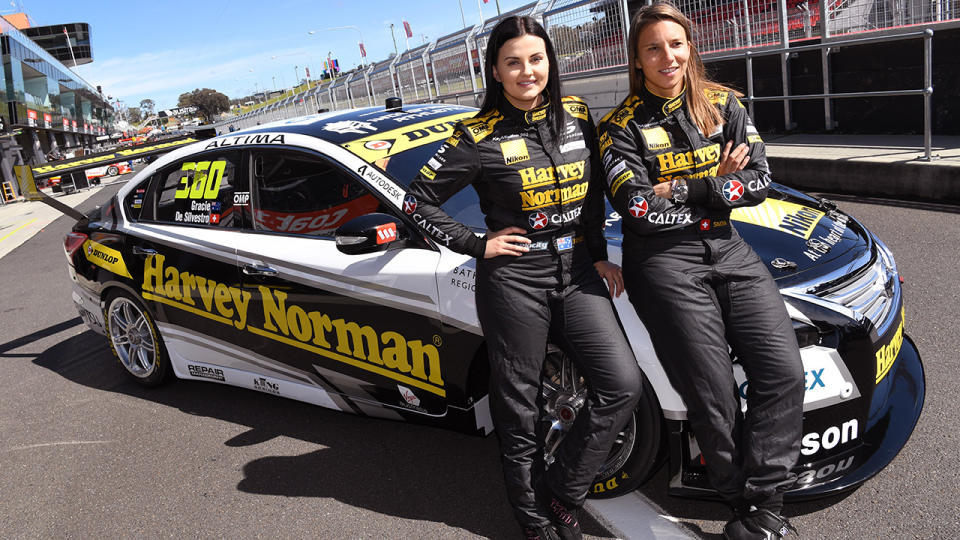 Renee Gracie poses with Simona de Silvestro at the 2016 Bathurst 1000.