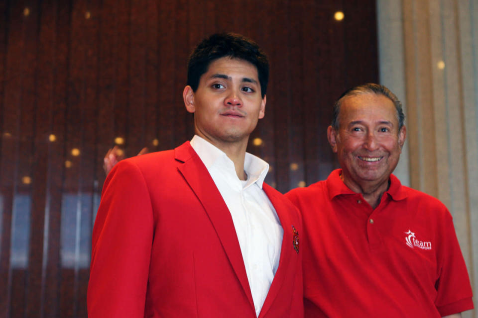 Joseph Schooling and his dad, Colin Schooling. (Yahoo Newsroom)