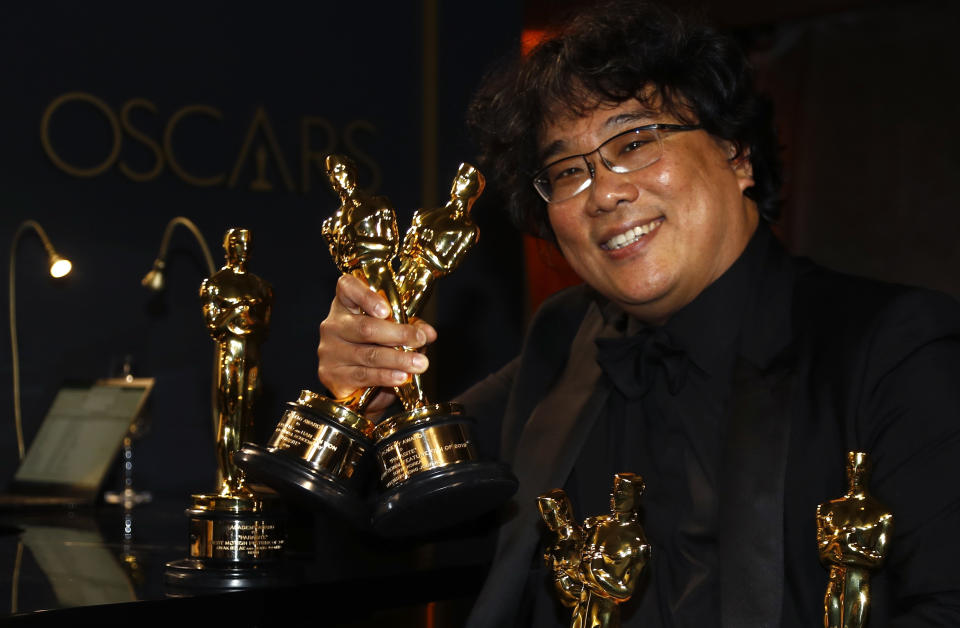 Bong Joon Ho poses with the Oscars for "Parasite" at the Governors Ball following the 92nd Academy Awards in Los Angeles, California, U.S., February 9, 2020. REUTERS/Eric Gaillard