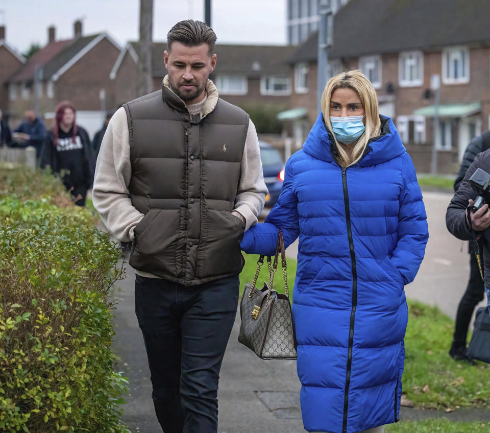 Photo by: zz/KGC-143/STAR MAX/IPx 2021 12/15/21 Katie Price and Carl Woods are seen on December 15, 2021 at Crawley Magistrates Court as Katie is due to be sentenced for charges including driving under the influence, driving on a suspended license and driving without third party insurance - charges stemming from her September 28th car crash. (Crawley, West Sussex, England, UK)