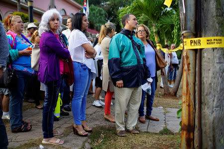 People wait for their turn to enter the Colombian Embassy in Havana, Cuba, January 12, 2018. REUTERS/Alexandre Meneghini