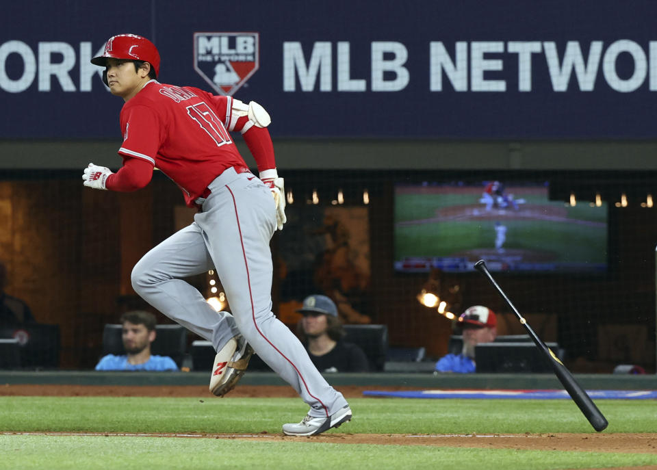 美國職棒大聯盟MLB洛杉磯天使日籍二刀流球星大谷翔平，今天敲出本季第21支全壘，排名MLB第2；加上打擊率及打點數急增，日本網友期待本季挑戰打擊三冠王頭銜。（美聯社）