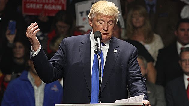 Trump reads the letter. Image: Getty