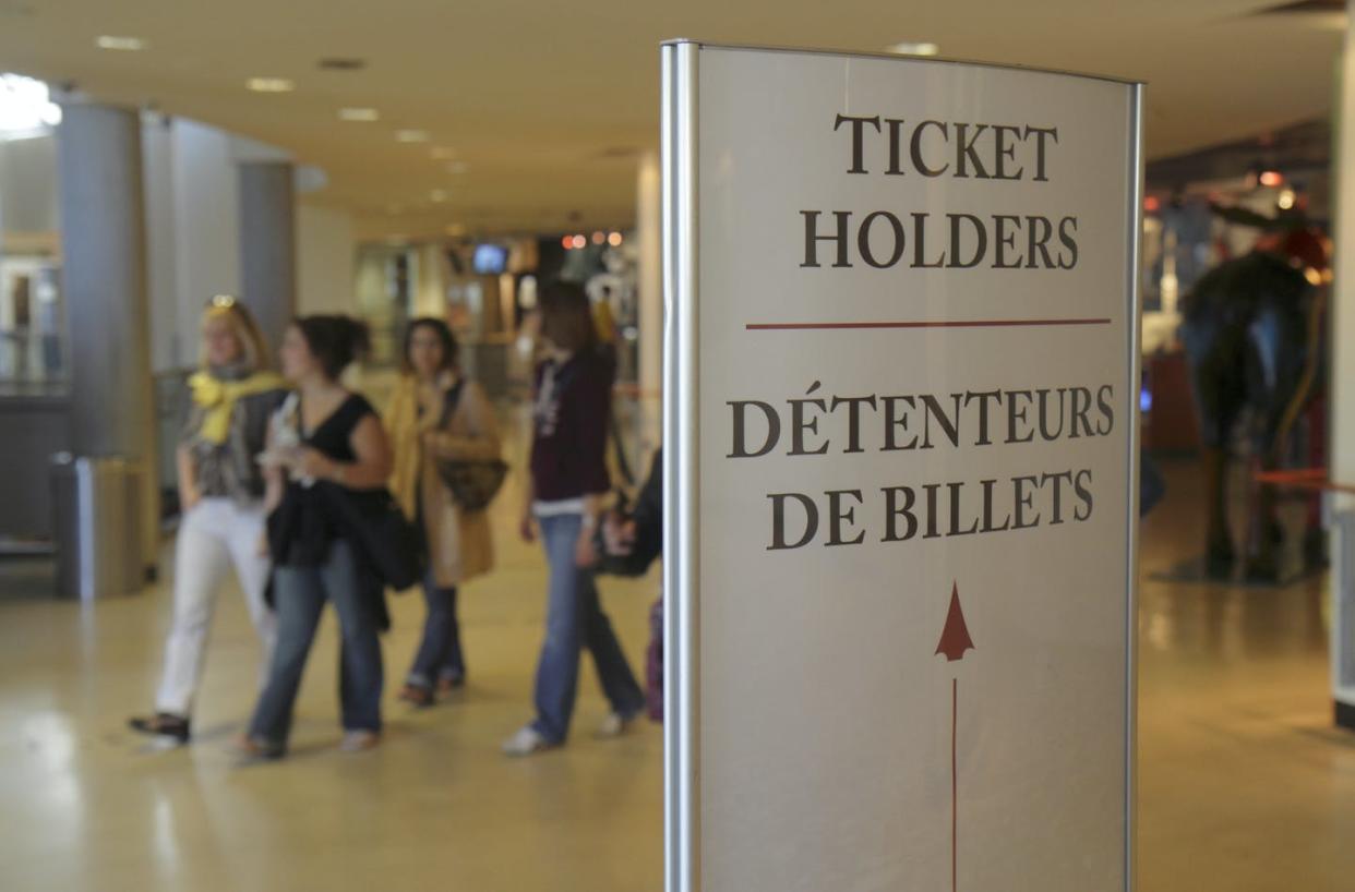 <span class="caption">In Canada, the French and English languages generally peacefully coexist.</span> <span class="attribution"><a class="link " href="https://www.gettyimages.com/detail/news-photo/toronto-bremner-boulevard-cn-tower-observation-tower-lobby-news-photo/665581862" rel="nofollow noopener" target="_blank" data-ylk="slk:Jeff Greenberg/Universal Images Group via Getty Images;elm:context_link;itc:0;sec:content-canvas">Jeff Greenberg/Universal Images Group via Getty Images</a></span>