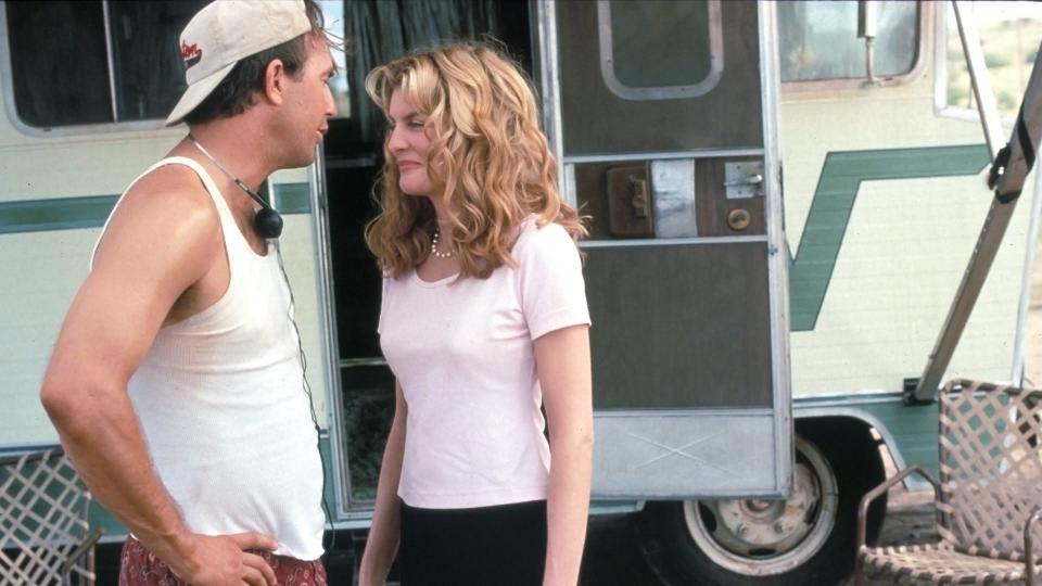 Kevin Costner y René Russo protagonizan la película de 1996 "Taza de hojalata."