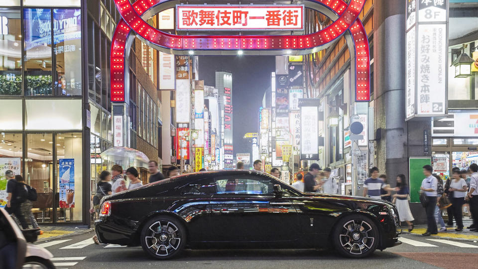 百年老店融合潮流文化。Rolls-Royce Black Badge 「夜愈暗，星愈亮」攝影展