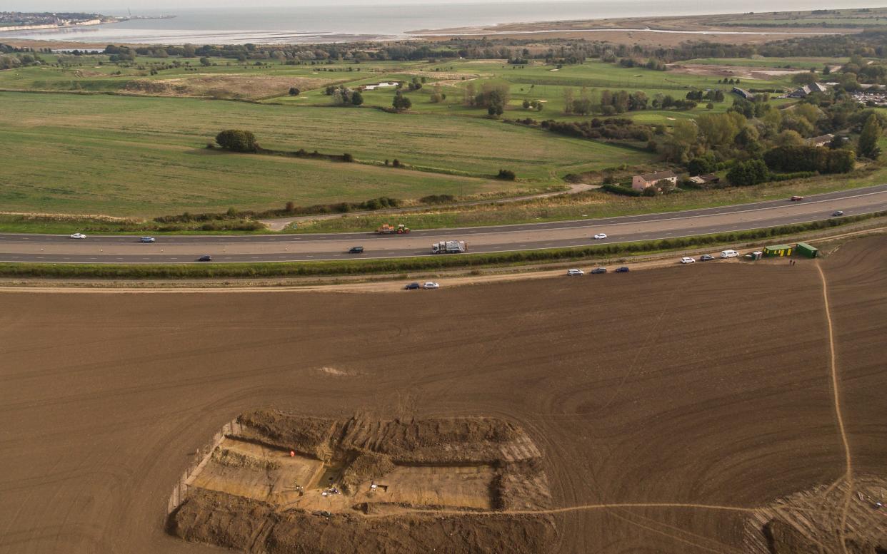 View of the University of Leicester excavations at Ebbsfleet in 2016 showing Pegwell Bay and the cliffs at Ramsgate - University of Leicester 